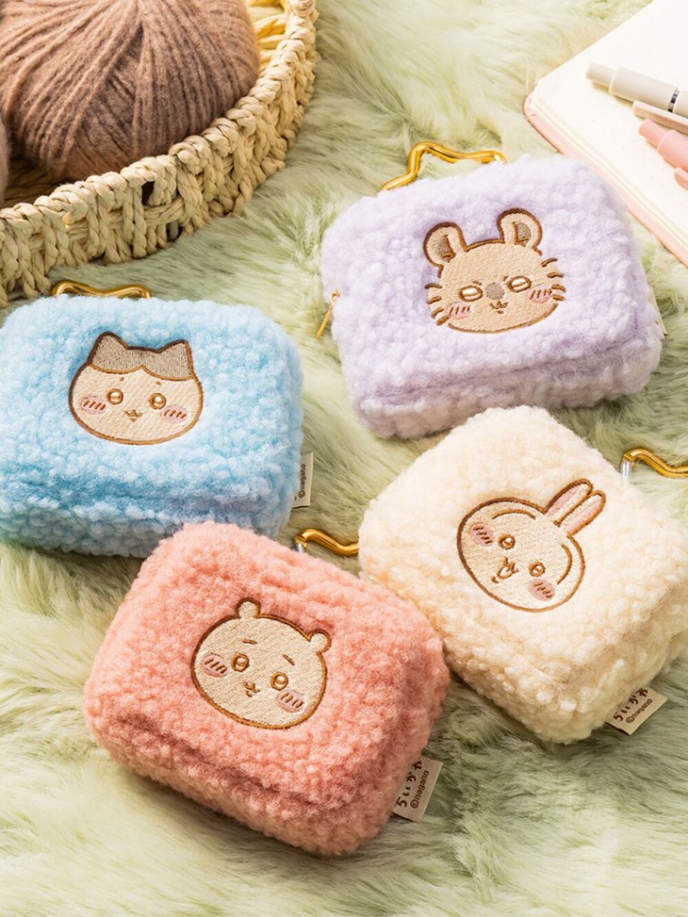 Chiikawa Carabiner Fluffy Pouch Momonga (Lavender) Star Carabiner